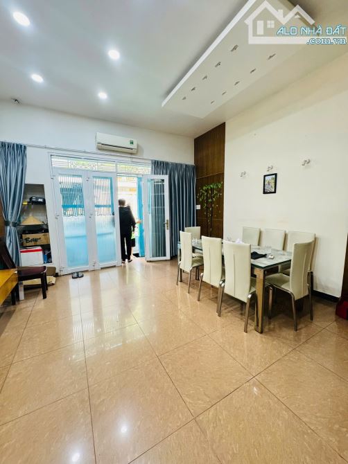 CHDV ngay Hà Đô, Quận 10, DT: 5.3x15.7, nở hậu 6.1m, 4 tầng, 15p, HĐT45triệu, Giá 16tỷ