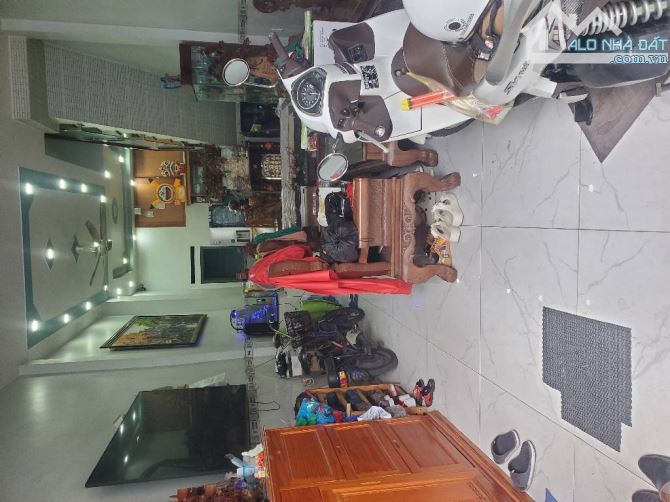 Nhà đẹp rộng thoáng xe hơi đổ cửa quay đầu, 60m2, 4 tầng đúc BTCT, SHR, hoàn công đủ