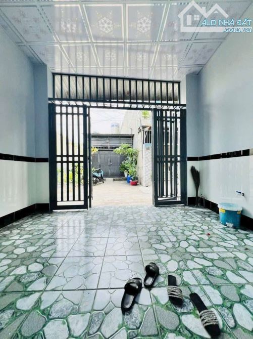 bán căn nhà gần chợ xuân thới thượng-48m2-1 trệt-2 lầu-2pn-2wc-gọi cho em xem nhà