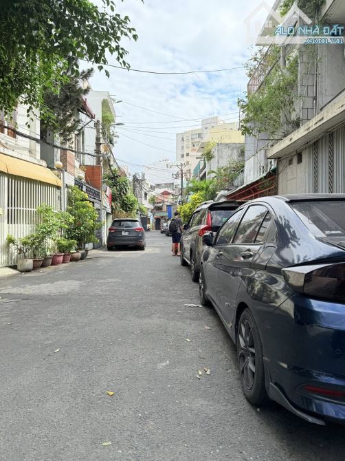 CHƯA ĐẾN 9 TỶ - có ngay nhà hẻm xe hơi đỗ cửa Quận 3 - gần 40m2, 3 tầng, vị trí cực đẹp.