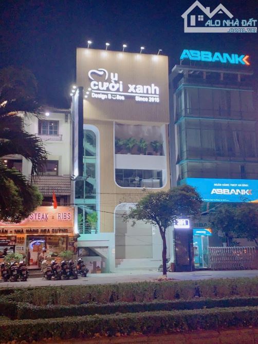 MT 8m số nhà 201 Phan Xích Long quận Phú Nhuận 8x16m trệt 3 lầu giá thuê 180 triệu