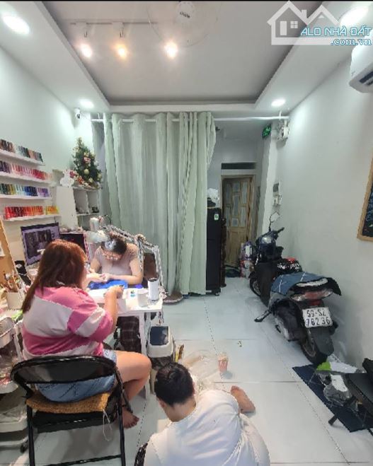 MT vị trí đẹp khu kinh doanh sầm uất Trần Văn Đang quận 3