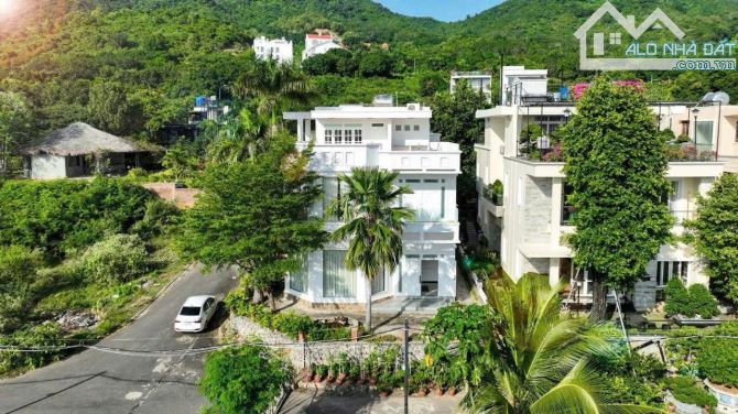 Biệt thự đồi view biển siêu đẹp tại Nha Trang - Giá 65tr/m²-