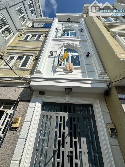 Siêu phẩm Nguyễn Khoái Q4. 42m2. 4T. 4PN. Đầy đủ công năng. 5,4 tỷ có TL