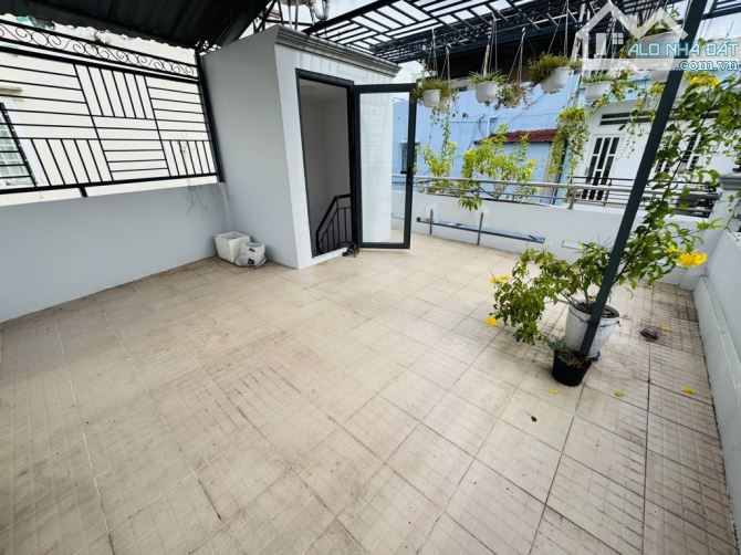 PHÚ NHUẬN - HẺMPHÚ NHUẬN  KINH DOANH -XE HƠI THÔNG- NGANG LỚN - 4 TẦNG - SÂN THƯỢNG RỘNG -