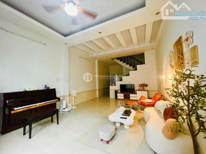 BÁN NHÀ 1 TRỆT 1 LẦU GẦN BIỂN BÃI SAU VŨNG TÀU_ĐƯỜNG Ô TÔ_99M2_SỔ HOÀN CÔNG_GIÁ CHỈ 8.9TỶ