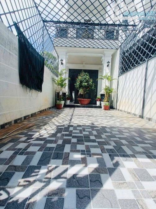 Nhà Phú Hoà – Hẻm 269 Nguyễn Thị Minh Khai, 4 x 23,7 = 94m², TC 60m² – đường bê tông 4m