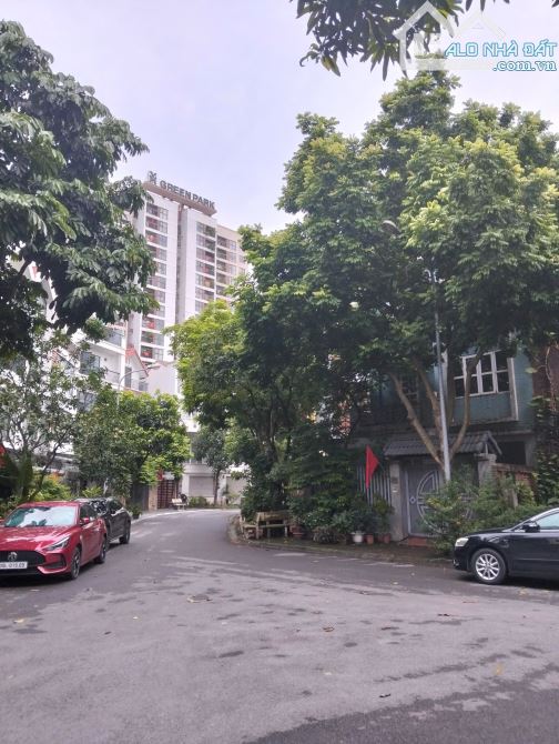 Cần bán Biệt thự liền kề 170m, nhà góc, mặt tiền rộng, hoàn thiện đẹp Việt Hưng