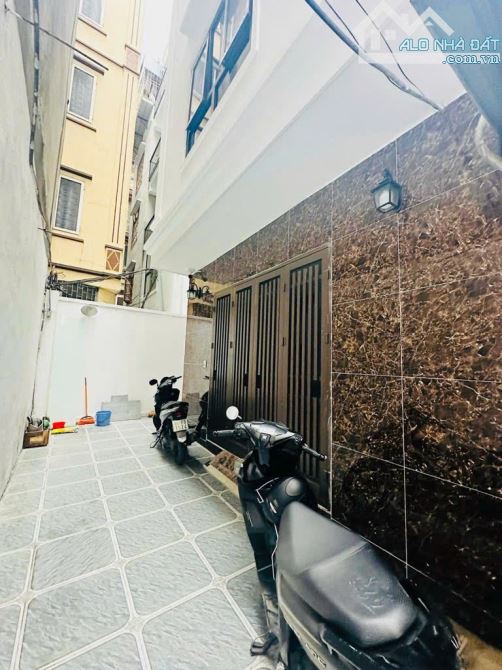 KHU VIP CẦU GIẤY - PHỐ TRẦN THÁI TÔNG 52M - mặt tiền 5m - dài 10m - 7 tầng