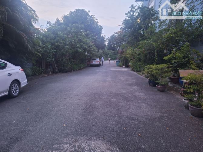 ĐẤT MẶT TIỀN - ĐỐI DIỆN GLOBAL CITY - 110M2 (5*22) - PHƯỚC LONG B - Q9