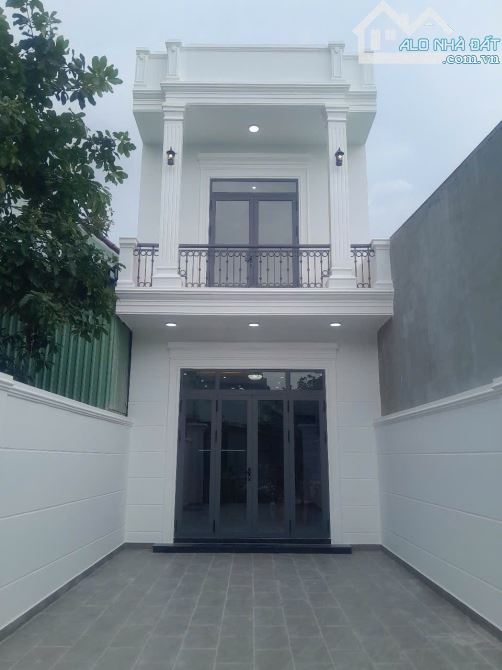 Bán nhà 1 trệt 1 lầu -  Công năng: PK lớn, bếp, phòng thờ, ban công, 3PN, 2WC