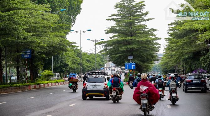 Bán đất lô góc Láng Đống Đa, 135m2x2T, MT 19.5m, ngõ kinh doanh sầm uất