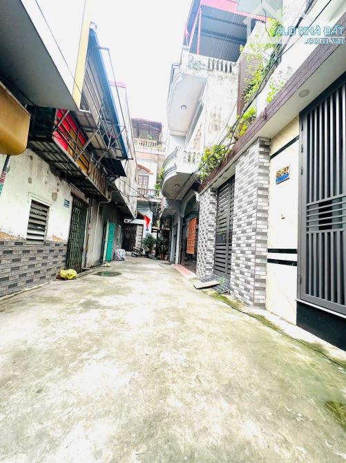 Bán nhà 3,5 tầng ô tô giá rẻ giật mình chỉ nhỉnh hơn 2tỉ chút..