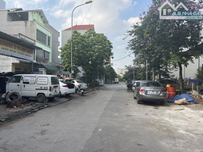 Chính chủ cần bán gấp lô đất đẹp mặt đường 17m tại trung tâm khu tái định cư Trâu Quỳ