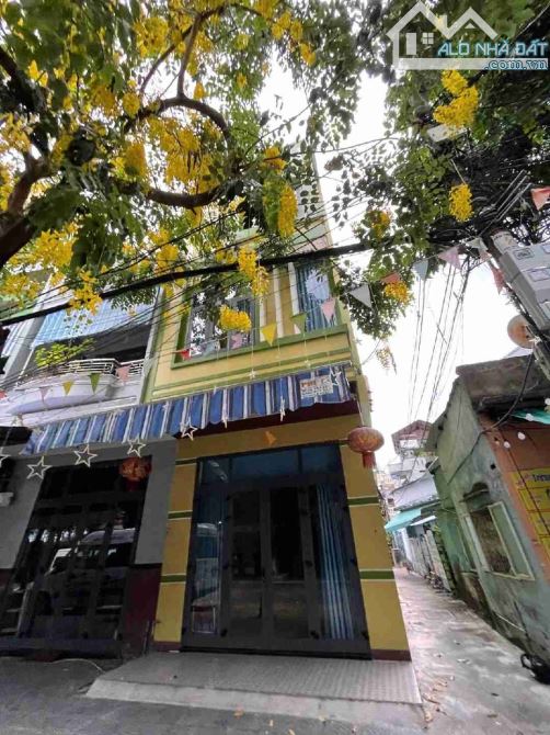 BÁN ĐẤT TẶNG 2 CĂN NHÀ 2 VÀ 3 TẦNG RỘNG THÊNH THANG - ĐỊA CHỈ VÀNG TRÊN ĐƯỜNG NÚI THÀNH