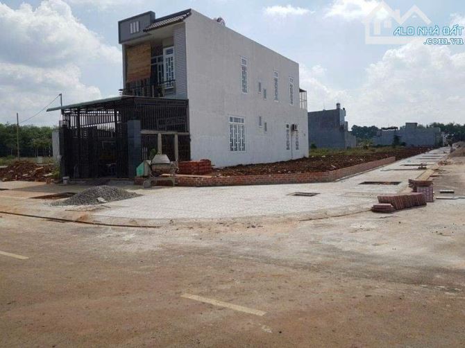 Ngộp ngân hàng bán gấp căn nhà ở Nguyễn Hữu Trí,Tân Bửu, Bến Lức 2 tỷ 5, sổ riêng