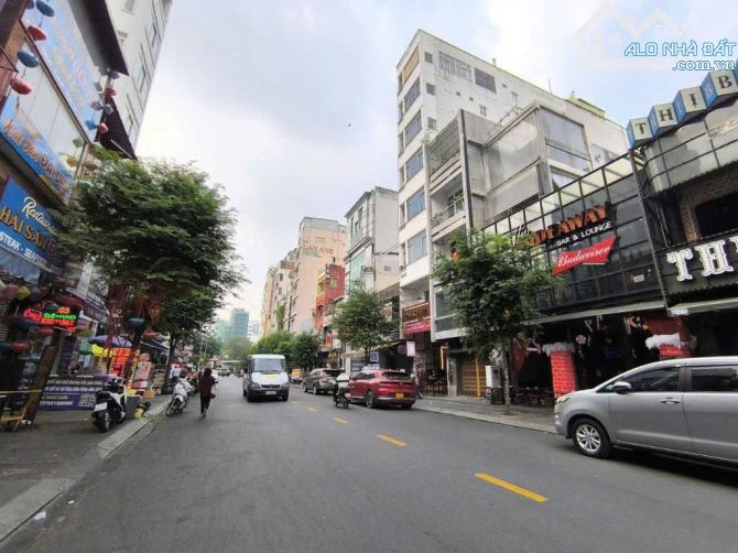 `Bans gấp MT Đề Thám ngay phố tây Q1, 3.8x11, 4 tầng, chỉ 32 tỷ TL