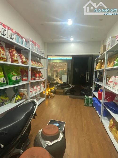 Bán nhà Trần Quốc Hoàn, phân lô ô tô, dân xây, 35.2m² x 3 tầng