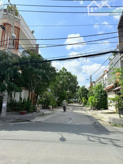 Biệt Thự 123m2 đường số 23 khu Bên Sông Hiệp Bình Chánh, sổ hồng riêng chỉ 14 tỷ.