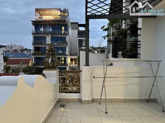 BÁN NHÀ ĐẸP QUẬN 3 - 5 TẦNG - THANG MÁY, Ô TÔ TRÁNH – 43M2 - TRẦN QUANG DIỆU - 13.5 TỶ