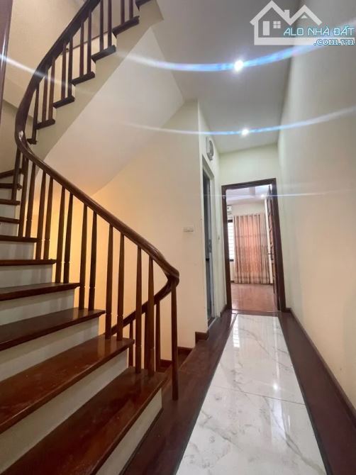 BÁN GẤP PHÂN LÔ VIP CẦU GIẤY - MẶT NGÕ Ô TÔ THÔNG - KINH DOANH - 2 THOÁNG, 18,6 TỶ.