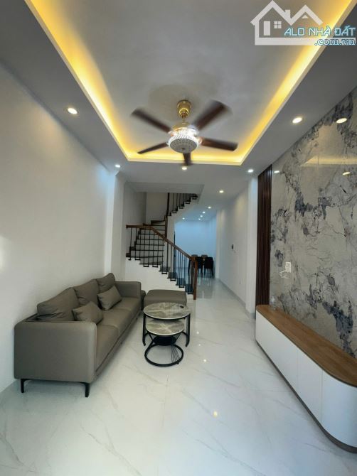 BÁN NHÀ TRUNG TÂM BẮC TỪ LIÊM - 35 M2 5 TẦNG - Ô TÔ ĐỖ CỬA - LÔ GÓC THOÁNG MÁT