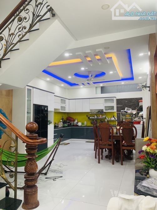 NHÀ 4 TẦNG MỚI ĐẸP SANG TRỌNG HIỆN ĐẠI XÂY DỰNG FULL 100m2 KHÔNG BỊ LỘ GIỚI HOÀN CÔNG ĐỦ