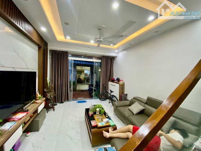 Bán nhà chân cầu An Dương 63m 3 tầng giá 3 tỷ 150