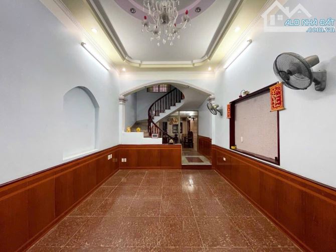 Bán nhà 4 tầng dân xây độc lập lô 22 Lê Hồng Phong, dt 60m2, mt 4m
