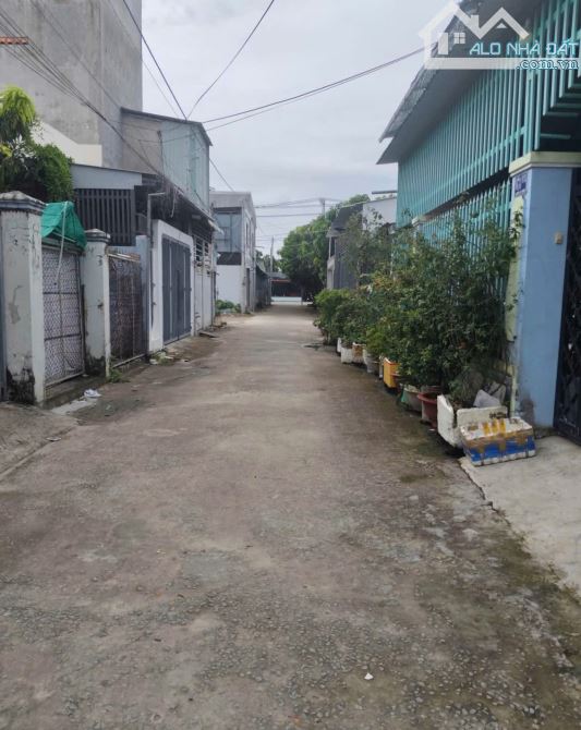 Có cái nhà nhỏ hẻm oto cần bán ở Tân Hiệp Hóc Môn dt 93,8m2 chỉ 800 TRIỆU Sổ hồng riêng