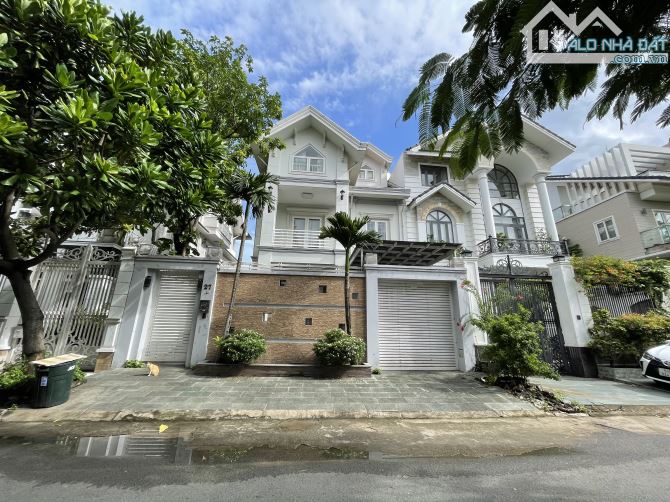 Bán nhà mặt tiền phường An Phú, Quận 2. Diện tích 200m², đang cho thuê 800 triệu/năm