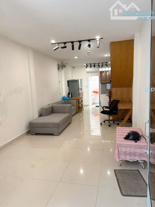 Nhà 2 tầng nở hậu hẻm 125 Nguyễn Thị Tần P. Chánh Hưng. Giá 4,28 tỷ TL