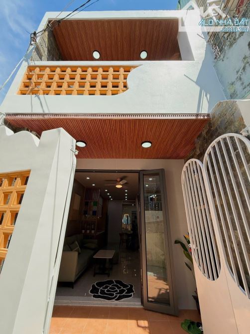 Nhà 2 tầng sát bãi oto đậu đỗ Hàn Mặc Tử