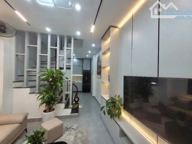 Triều Khúc - 30m ra oto - diện tích 30m- 5 tầng - giá 6 tỉ