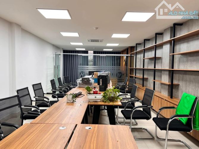 🔥 CHỈ 24 TỶ SỞ HỮU TÒA NHÀ VĂN PHÒNG PHỐ NGUYỄN XIỂN 55M*6T THANG MÁY, KINH DOANH, GARA