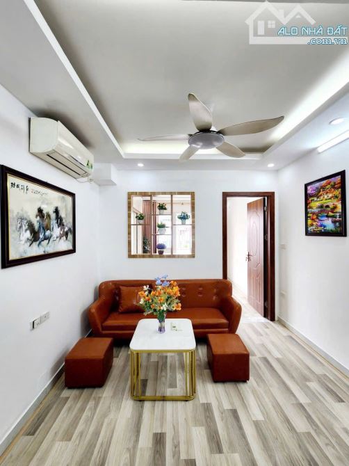 Bán chung cư ngõ 603 Lạc Long Quân - DT 50m2 - 2 ngủ  - Giá chỉ  2,1 tỷ .