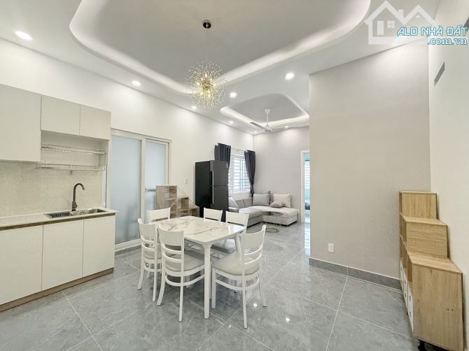 Bán căn hộ cao cấp, 60m2 2PN 2WC, CC Phú Thọ Lữ Gia - ban công 2 mặt thoáng chỉ hơn 3 tỷ.