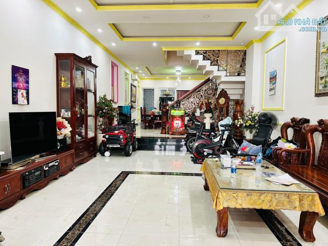 SÁT MT! Bán Nhà Đẹp 5 Tầng Xe Hơi Thông Phan Xích Long, 63m2, 11 Tỷ