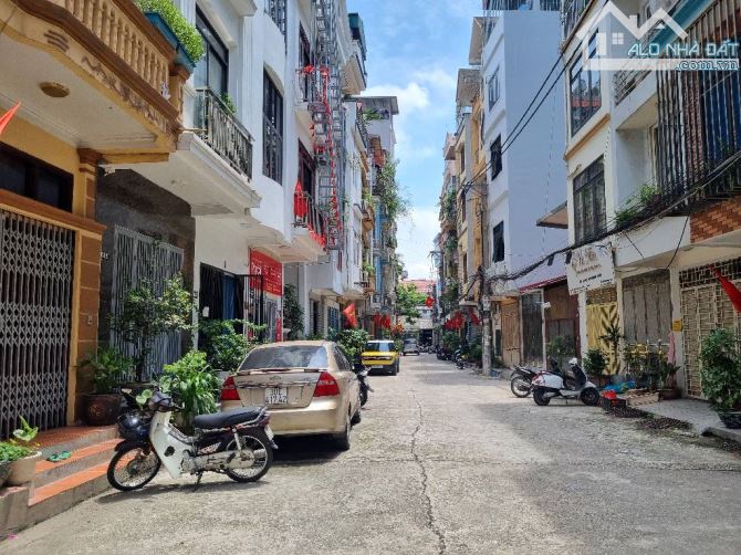 Bán nhà Ngọc Hồi Thanh Trì lô góc ô tô tránh KD Đỉnh 30m 5 tầng MT 5m giá 9 tỷ