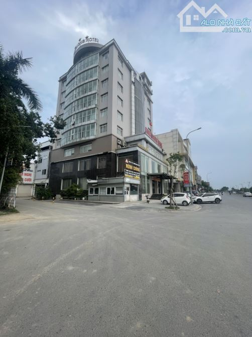 Lô Góc_ Ô Tô_ Nghĩa Lại_ Uy Nỗ_ Đông Anh_ DT 140M²_ MT 8M_ Xây Nhà To Rộng Ở Sướng