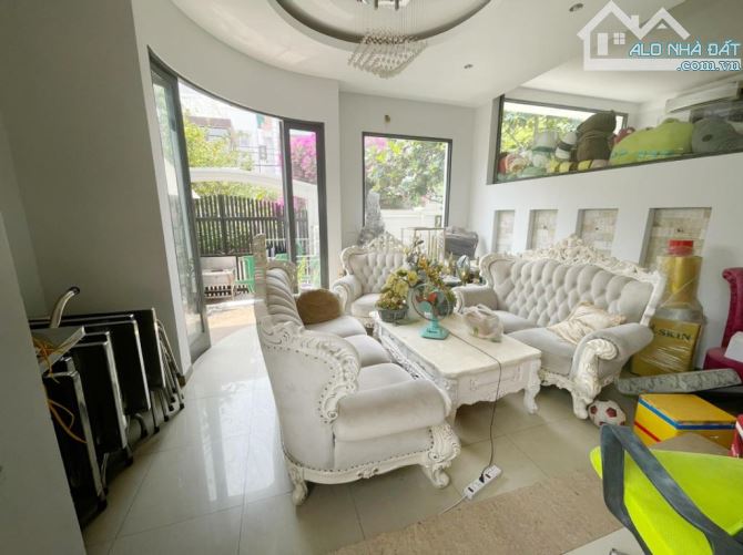 BIỆT THỰ BÌNH LỢI - SÁT SÔNG SÀI GÒN - PHÍA SAU CÓ 15 PHÒNG TRỌ CHO THUÊ - 292M2 - 3 TẦNG