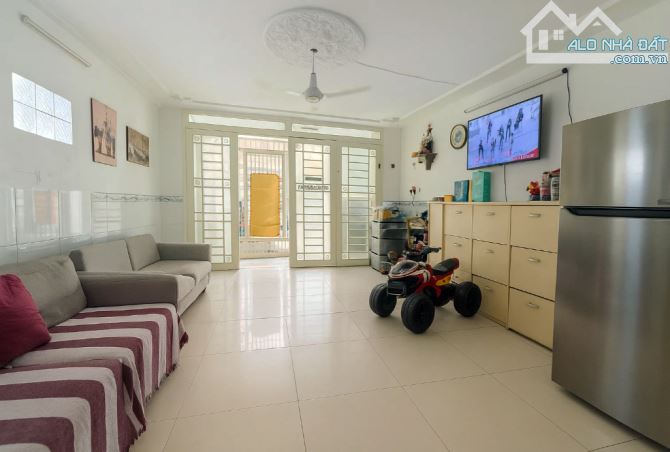Bán nhà HXH Dương Bá Trạc Q8 – ngang 4m – hẻm 1 trục – SHR – nhỉnh 5 tỷ