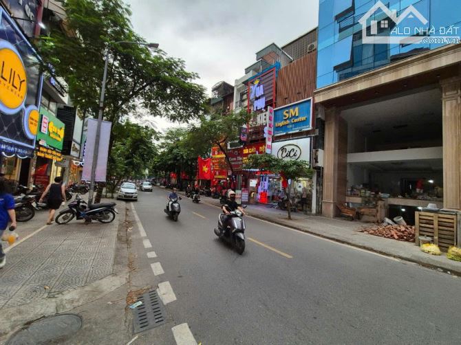 Tòa nhà văn phòng mặt phố Chùa Láng, 9 tầng thang máy, 162m2, mặt tiền 7m, 115 tỷ