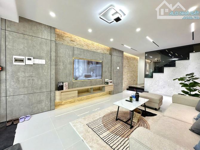 Bán nhà 5 tầng Quận Phú Nhuận đường Phan Xích Long: 13.6tỷ. Full nội thất. Một đời chủ
