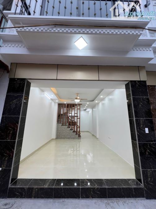 Bán nhà Tam Trinh, Hoàng Mai, 32m, 5 tầng, 5 tỷ 6 .ô tô đỗ cửa