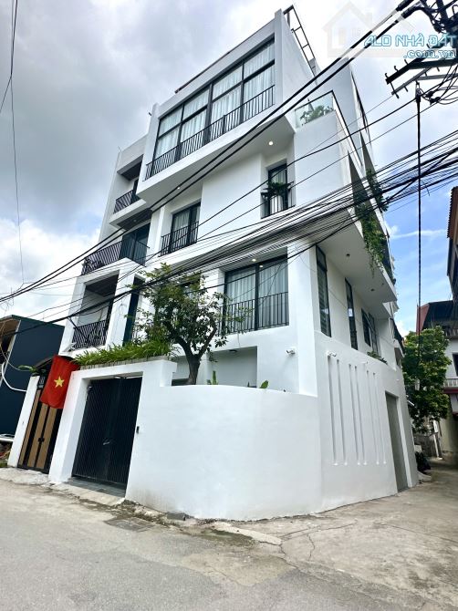 Bán Biệt thự sân vườn Long Biên 21,x tỷ 80m 5 tầng lô góc tặng nội thất