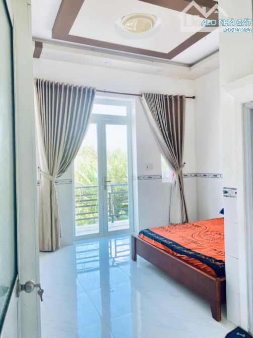 Bán nhà 2 tầng đường Lê Hồng Phong Bình Thuỷ Cần Thơ giá rẻ 2.15 tỷ sổ hồng riêng