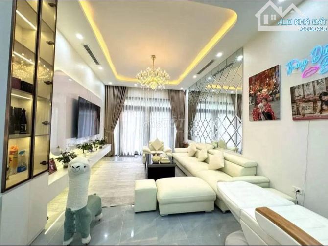 Bán Gấp! Trần Hữu Tước, Lô góc, Gần phố, nhà đẹp ở ngay, 38m2*5T