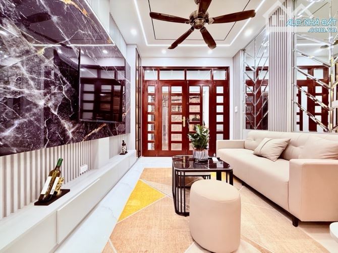 🌸🌸🌸 MINH KHAI – LÔ GÓC SIÊU ĐẸP – FULL NỘI THẤT – 40M2 - 4 NGỦ ĐỦ CÔNG NĂNG 🌸🌸🌸  ✨ V