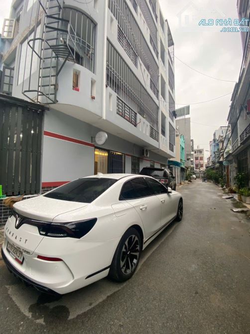 Bán nhà 3 tầng Phan Huy Ích, Gò Vấp, hẻm ô tô khu đồng bộ, 4PN, giá chỉ 5 tỷ hơn